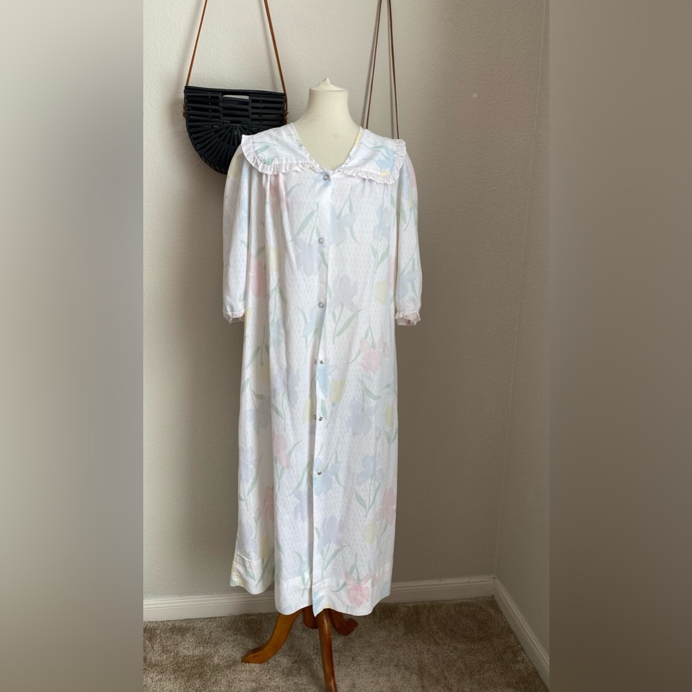 Vintage Improved Living Floral Pearl Snap Ruffle Collar Robe, Pockets